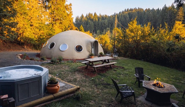 The Eugene Dome: Wine Country, Nature, Hobbit Home in Eugene