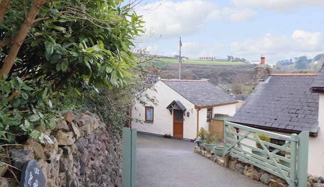 THE LILY PAD, with a garden in Camborne