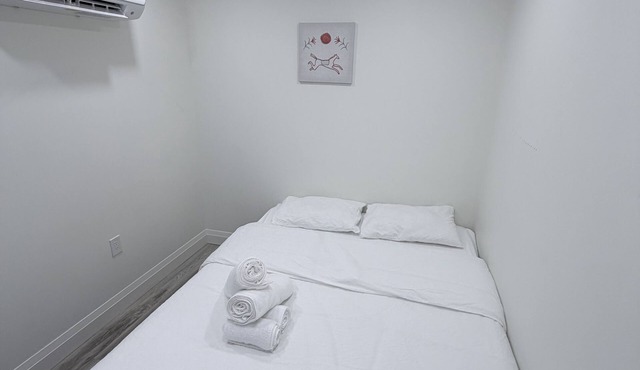 The Luxe Studio - Comfortable and Affordable Stay in Kitchener