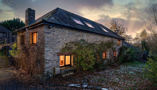 The Old Coach House – Romantic Devon Barn with Gardens Near Totnes & Dartmoor