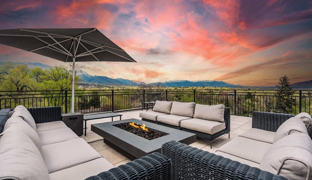 The Overlook! Rooftop w/Mtn Views by Broadmoor