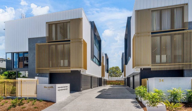 The Smith Luxurious brand new 3 bedroom townhouse by the beach