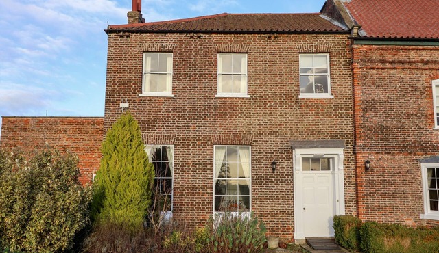 THE STABLES AND WEST WING, family friendly in Tadcaster