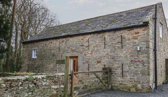 THE TITHE BARN, pet friendly, with open fire in Barnard Castle
