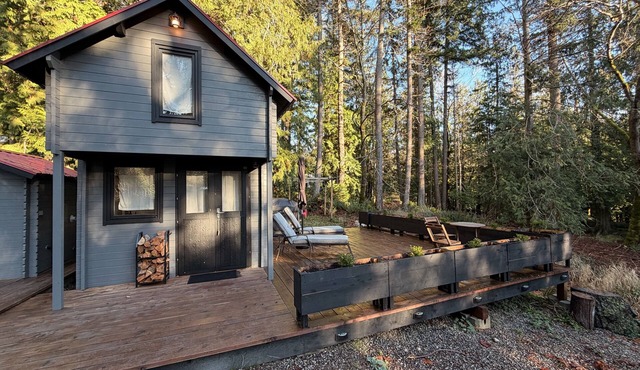 Tiny Home Glamping with Wood Burning Fireplace and Sauna in Roberts Creek