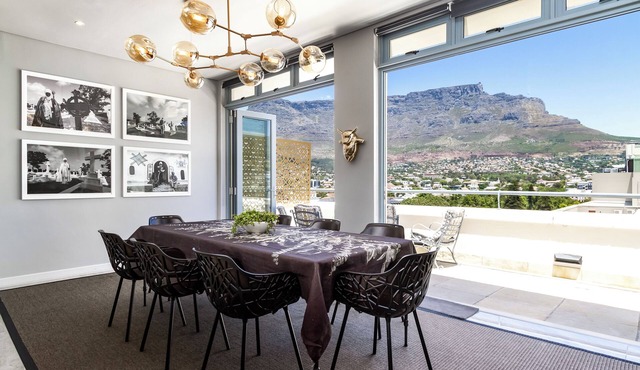 Tranquil 3-bedroom apartment with AC in Cape Town