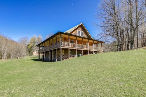 Tranquil Mountain Getaway in Troutdale: Game Room!