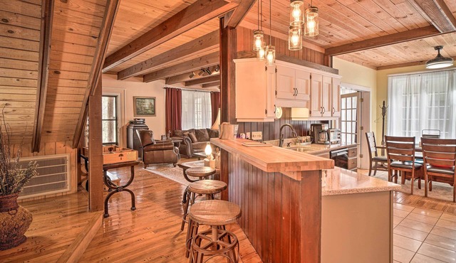 Tranquil Smoky Mountain Cabin w/Porch & Fire Pit