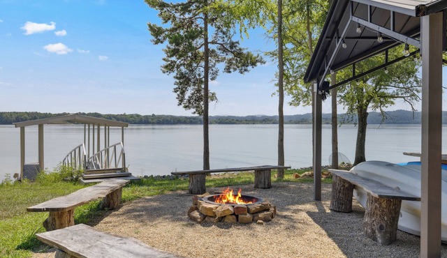 Tranquil Waterfront-Private Dock, Sauna, Swim Spa