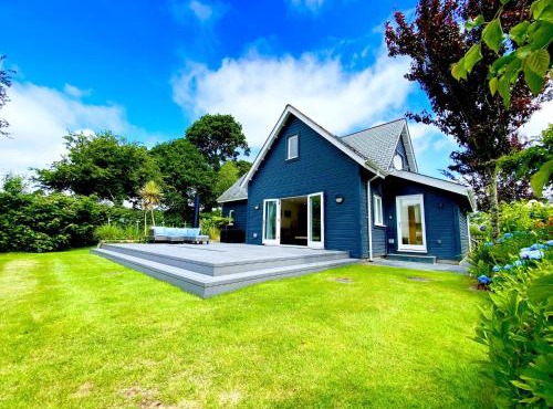 Trewhiddle Retreat V9 by Together Travel - Luxury 4-Bedroom Villa