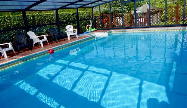 Unique, 4 min walk Beach~Pubs~Shops:Htd Pool,Hot tub, Garden,BBQ WiFi, Parking,7