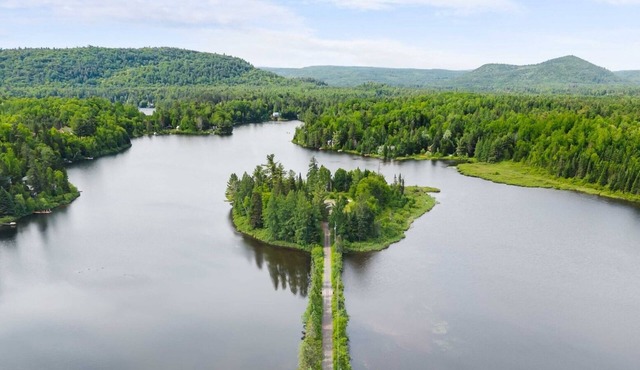 Unique private Island, islet Chouette in Saint-Mathieu-du-Parc