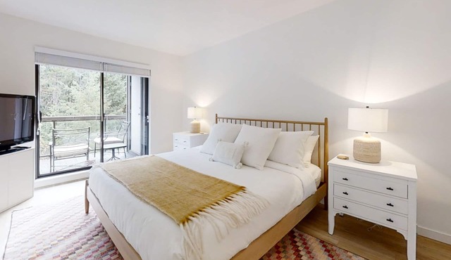 Updated Modern 2 Bedroom Condo on Blueberry Hill Community with a View