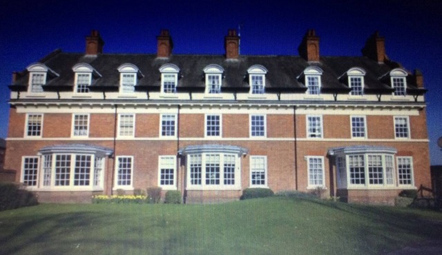 Very central G2 listed building. Free parking & WIFI. 4 mins walk to York Minste