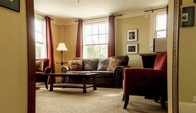 Victorian Hotel Room w/Heated Tile Floors & Original Artwork in Downtown