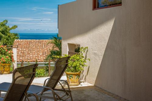 Villa Cielo - 1BR Studio - with 3 Shared Pools, Beach and Resort Access