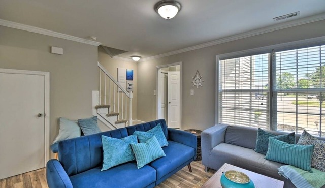 Virginia Beach Townhouse - 5 minutes to Boardwalk!