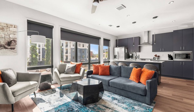 Walkable to Vandy. 2 King BR. 2 BA. Upscale West End Gem. Pool. Gym. Parking.