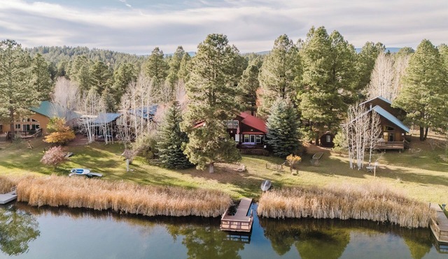 Waterfront, Great Location, Entertainment Room