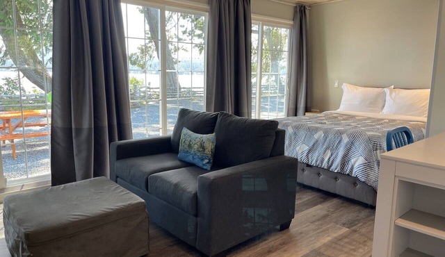 Waterfront Studio Unit with Beach Access - Sleeps 2 in Sooke