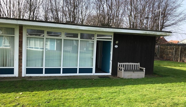 Well equipped chalet on quiet site with Club House and heated pool (in season).