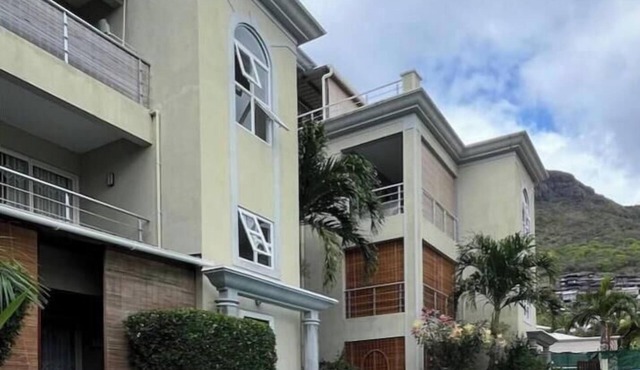 West Riviera - Centrally Located Apartment close to the beach with breakfast.
