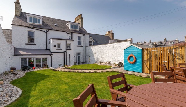 Wonderful private villa for 16 guests with WIFI, TV, patio and pets allowed