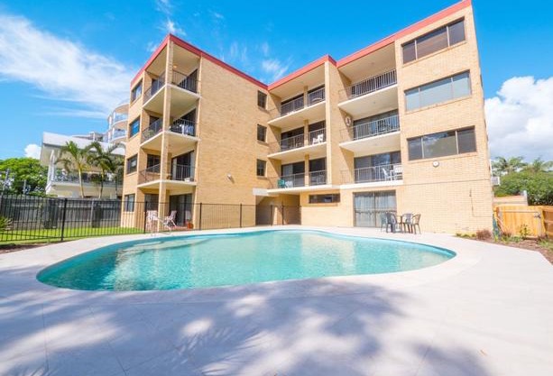 Golden Shores Unit 3, 21 Landsborough Parade