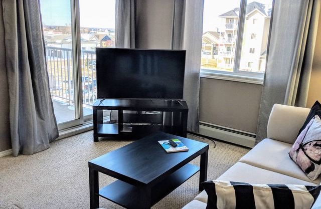 Quiet 2BR2Bath Close to Westview U/G Parking