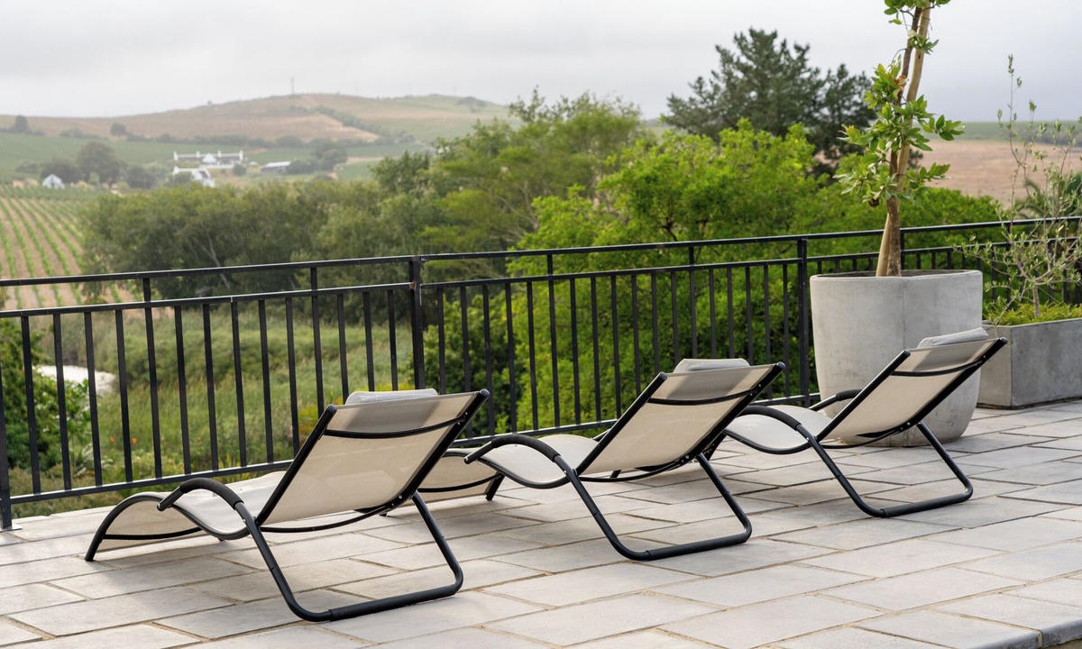 Stellenbosch Apartment | Enjoy the privacy of your own wood fired hot-tub, barbecue & breathtaking views.