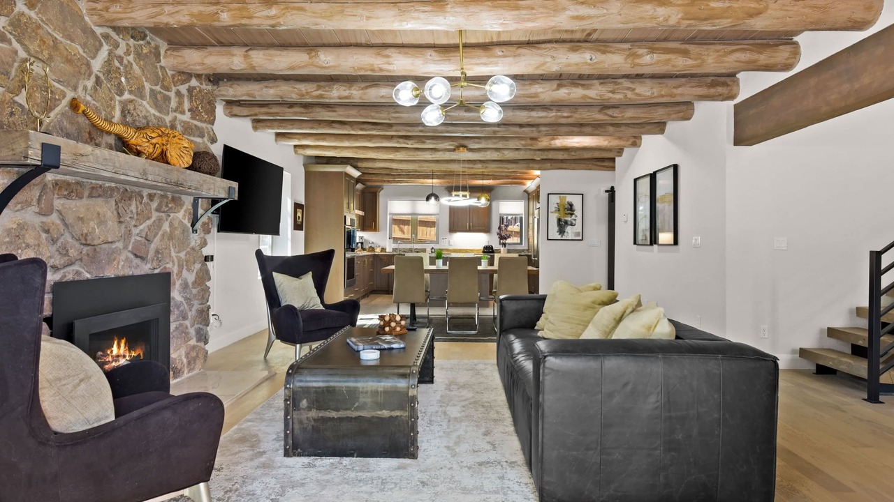 Photo of Livingroom in Broadmoor