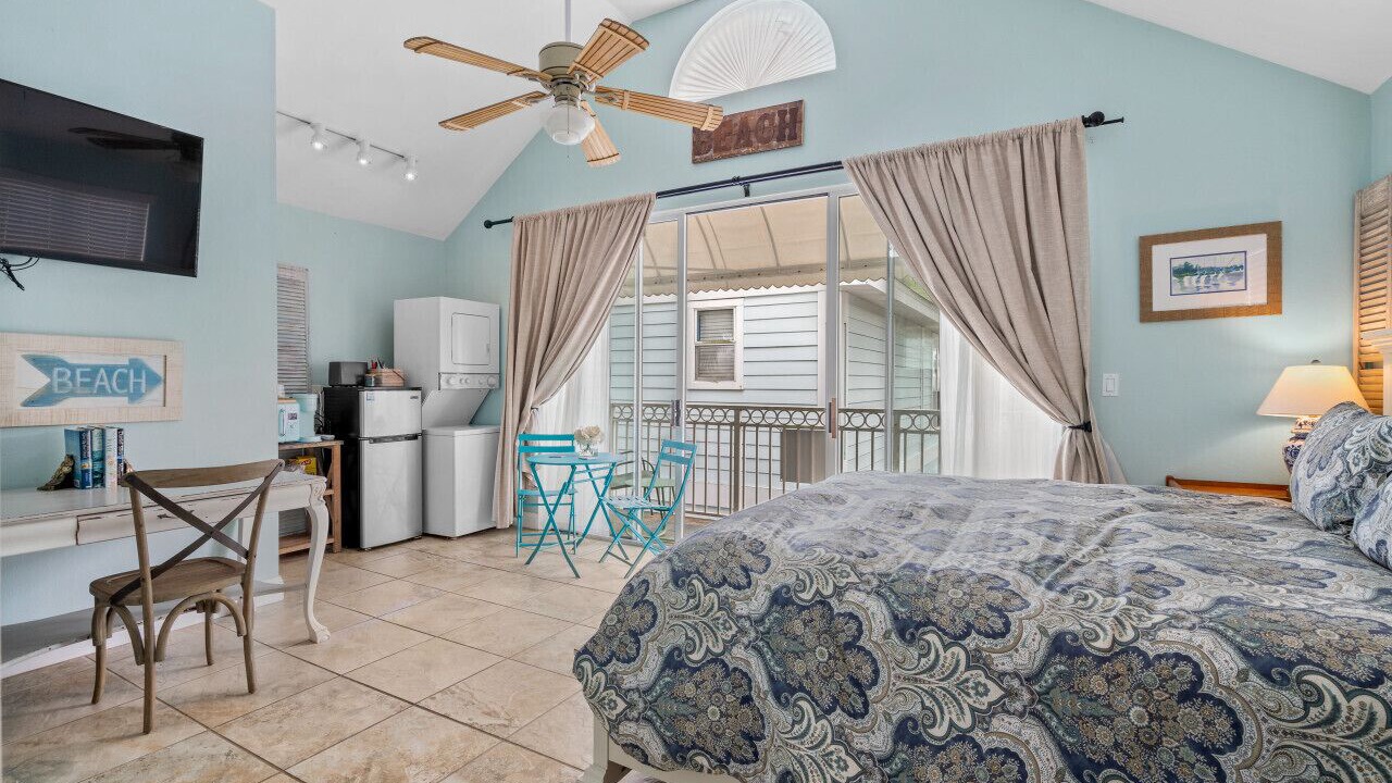 Photo of Bedroom in Crystal Beach