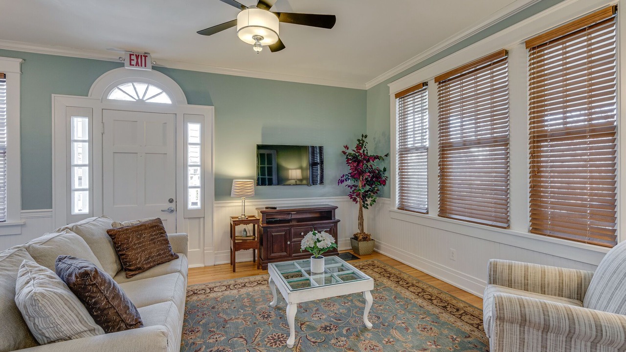 Photo of Livingroom in Music Row