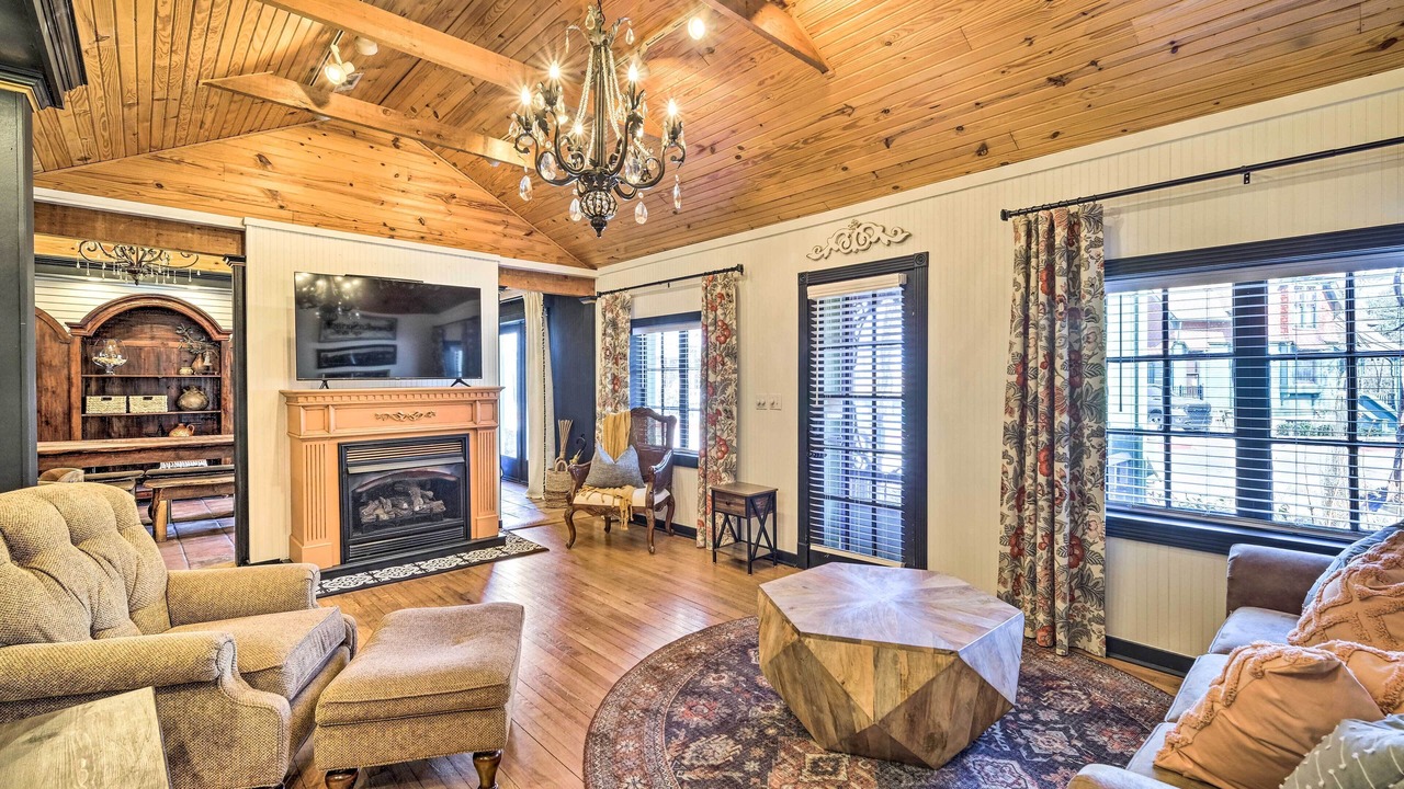 Photo of Livingroom in Eureka Springs Historic District