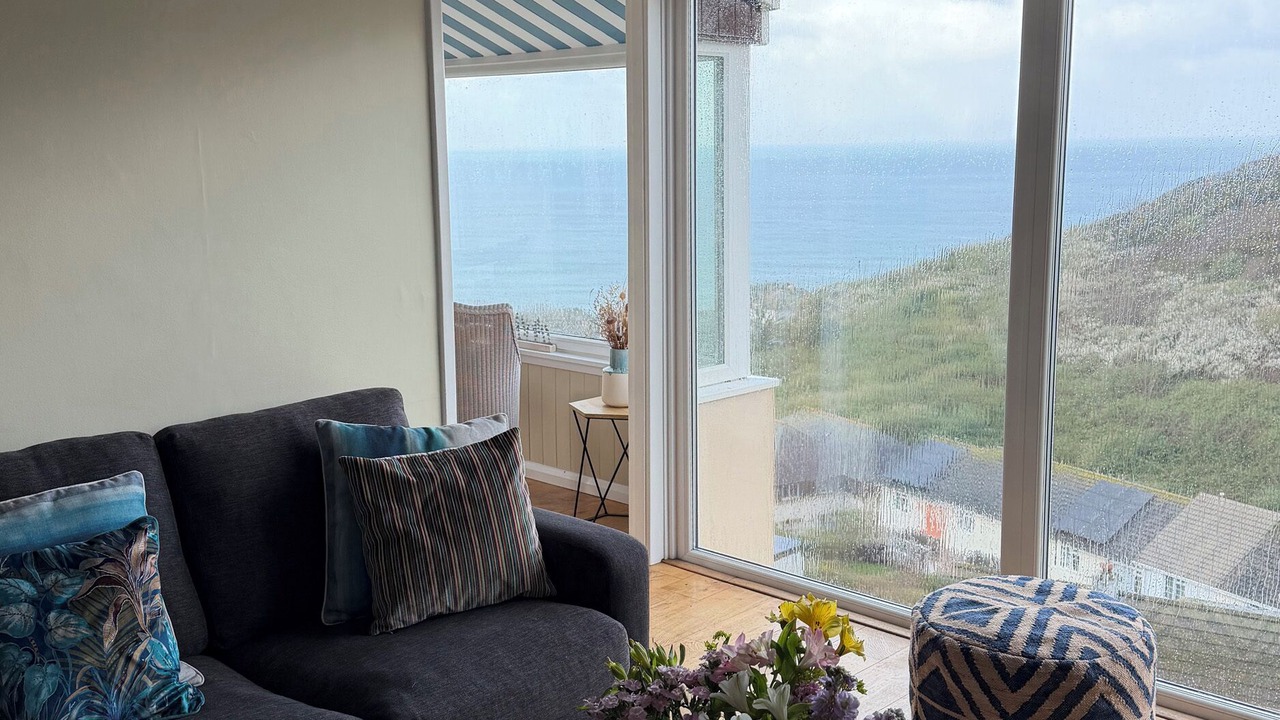 Photo of Livingroom in Downderry