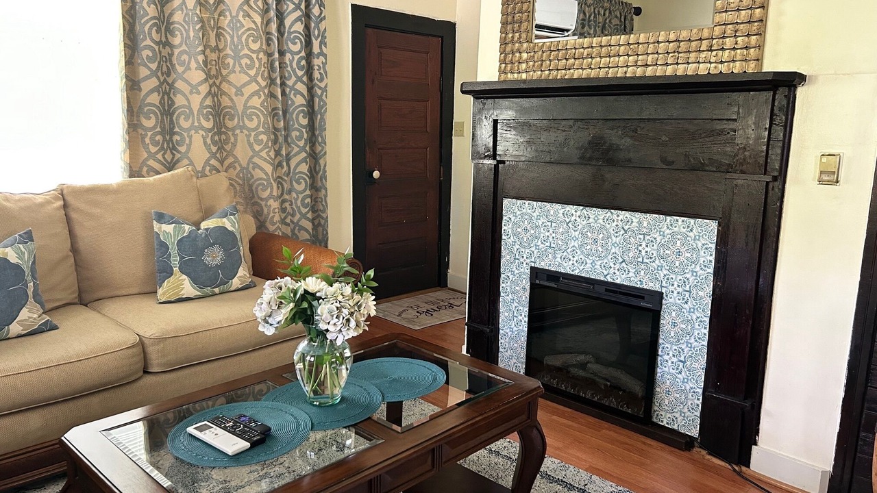 Photo of Livingroom in Mars Hill