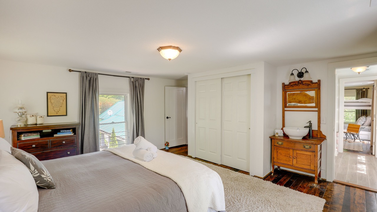 Photo of Bedroom in Marshall