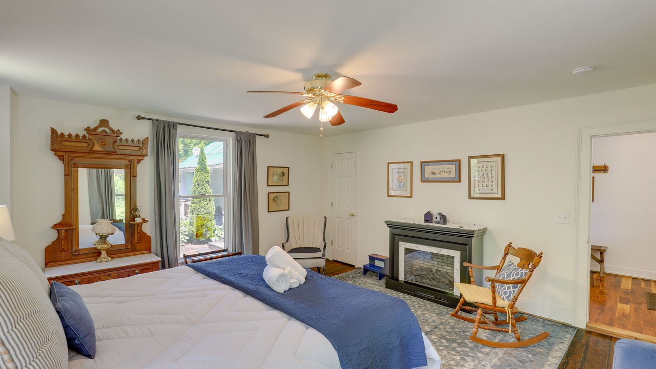 Photo of Bedroom in Marshall