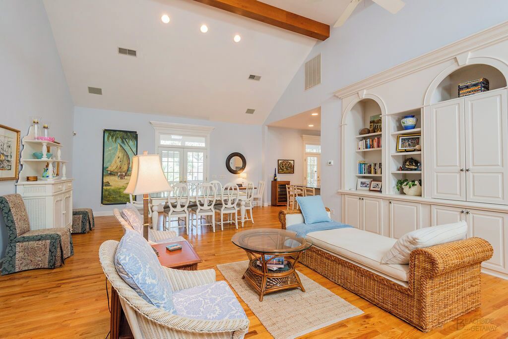 Photo of Livingroom in North Forest Beach