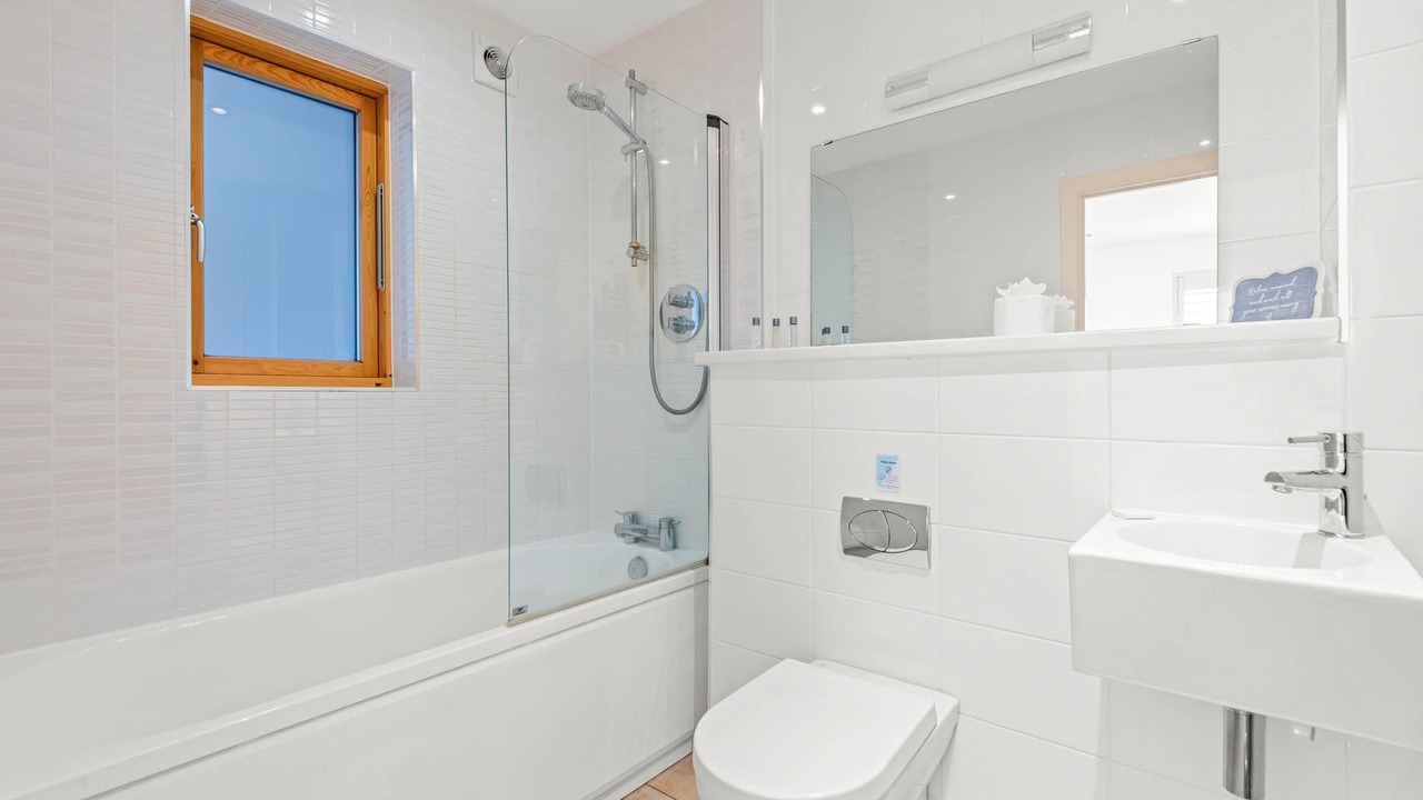 Photo of Bathroom in Talland