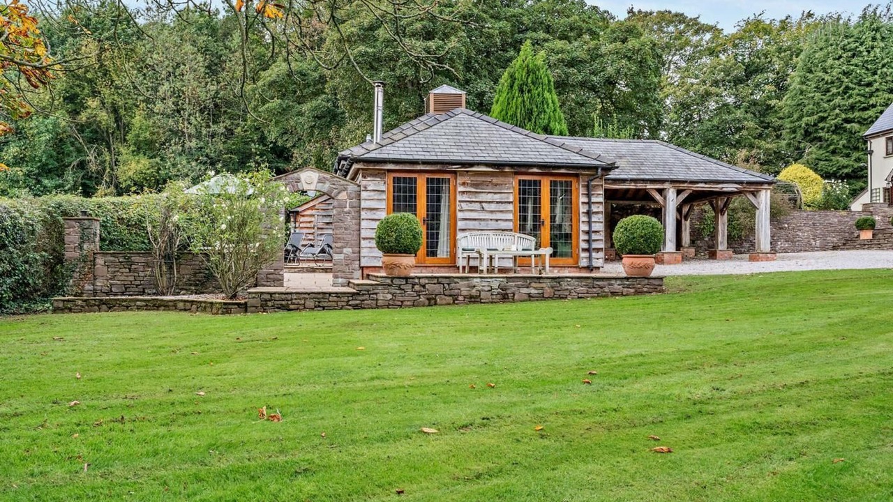 Photo of Outdoor in Llanvair Kilgeddin