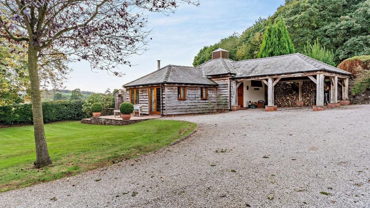 Photo of Outdoor in Llanvair Kilgeddin