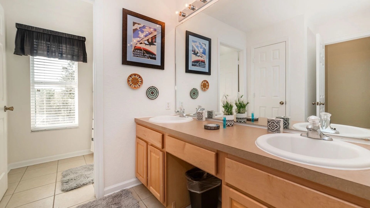 Photo of Bathroom in Bay Lake