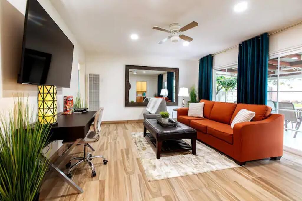 Photo of Livingroom in Anaheim Resort