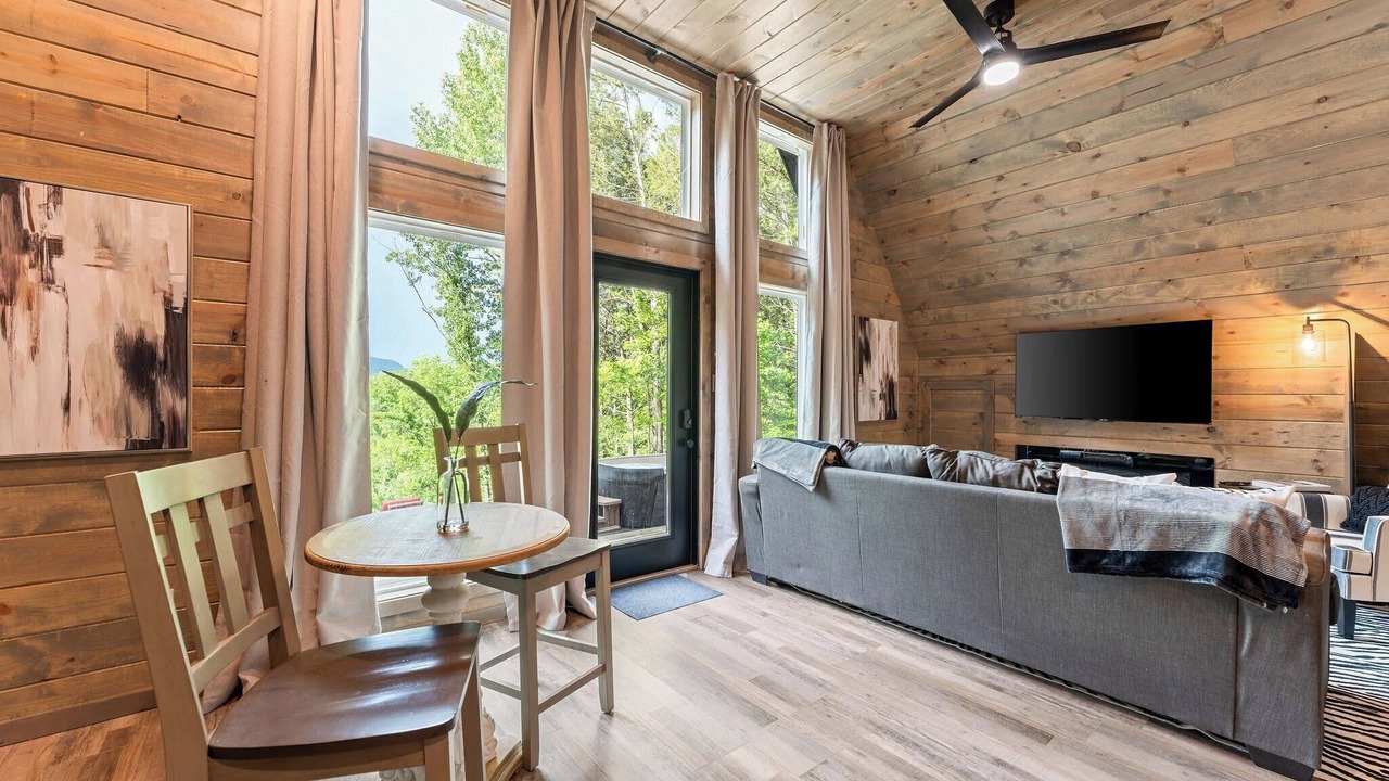 Photo of Livingroom in Jasper