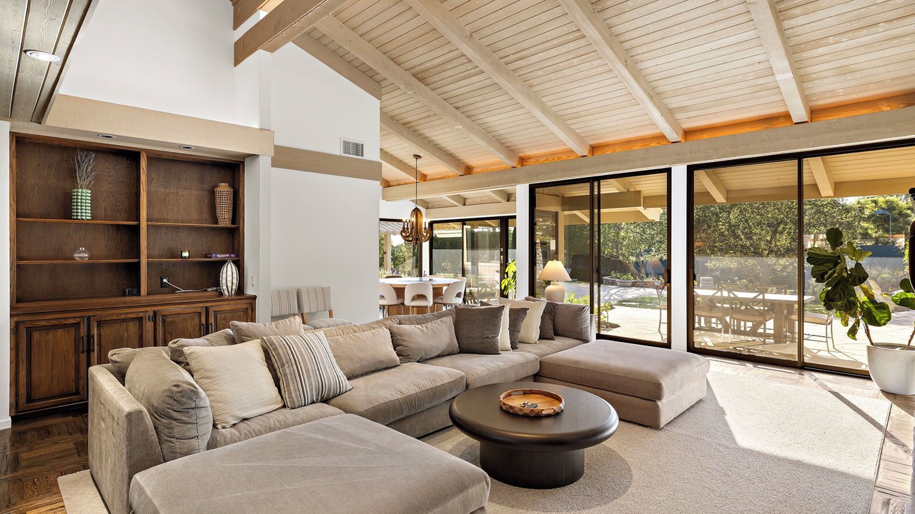 Photo of Livingroom in North Tustin