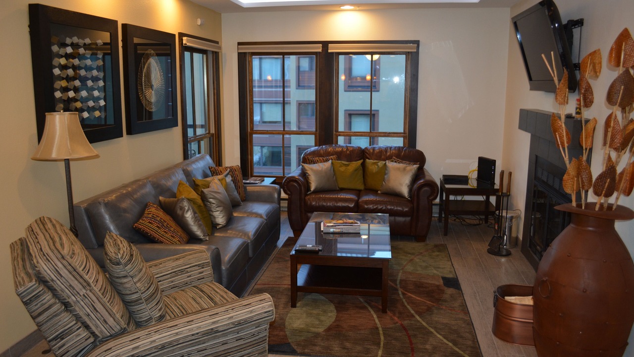 Photo of Livingroom in Peak 9