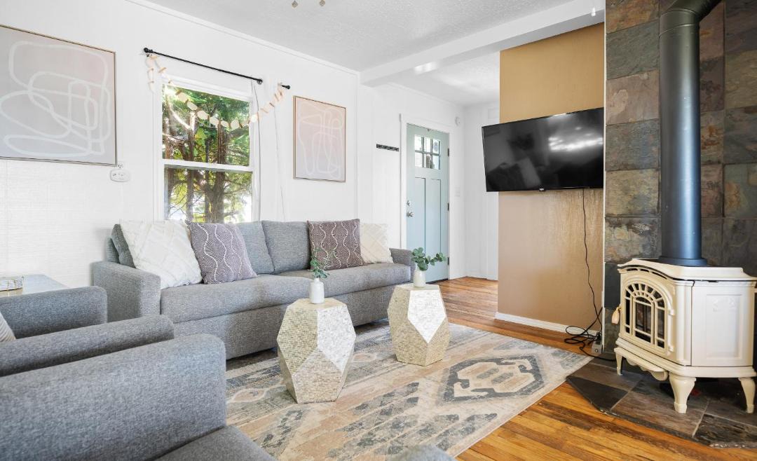 Photo of Livingroom in Depoe Bay