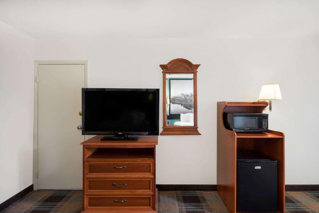 Photo of Livingroom in Talbot's Corner