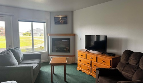 Standard Studio, 2 Queen Beds, Patio, Partial Ocean View